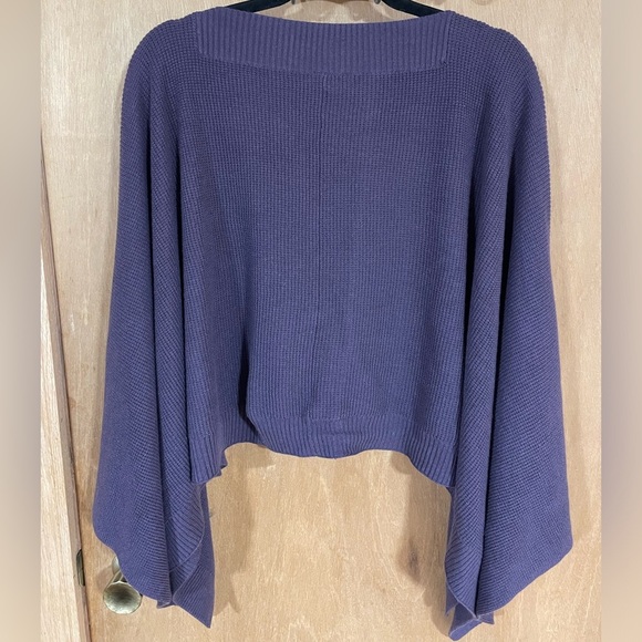 #22-LULULEMON-Forward Flow Cape - Picture 1 of 5